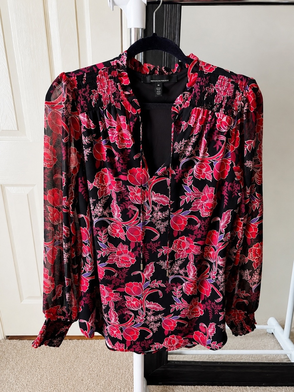 ✨ WHBM White House Black Market Floral Smocked Tunic Blouse Sz Medium✨